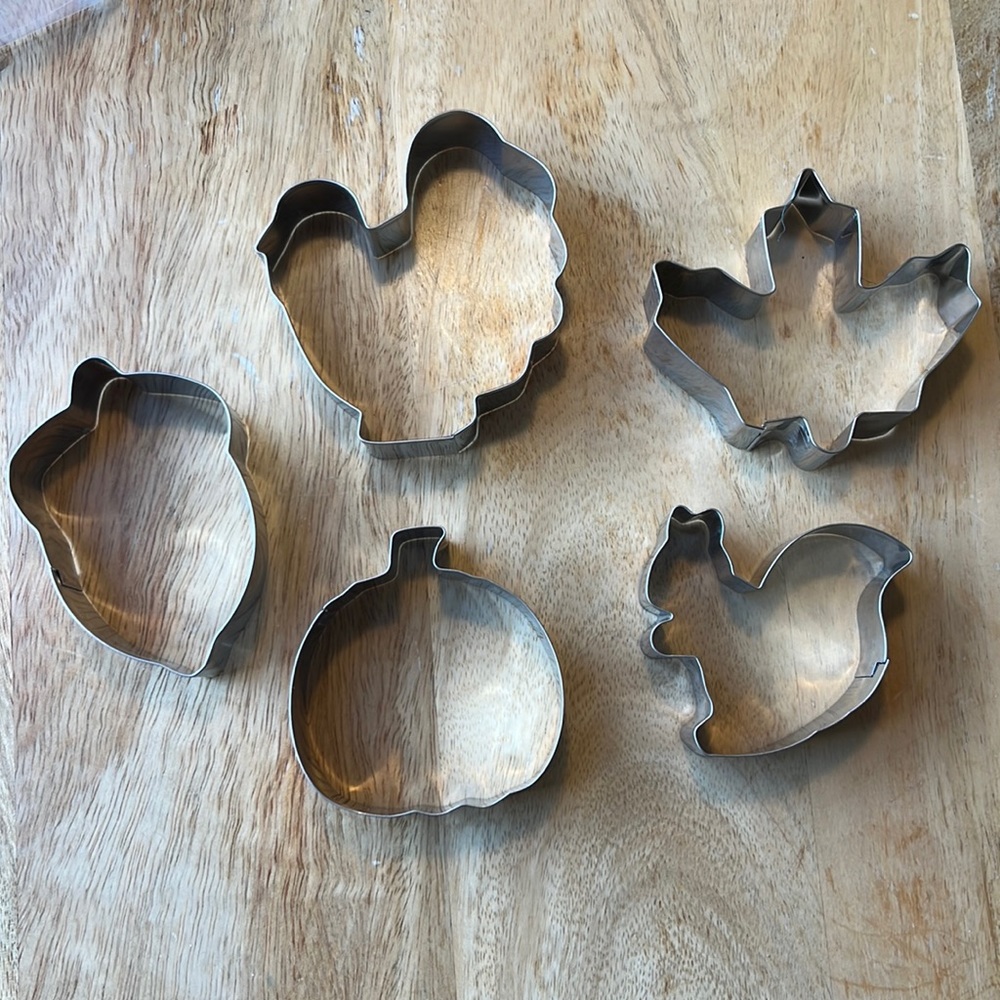 Never used set of stainless steal cookie cutters - fall themed!